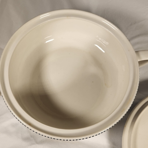 Vintage Royal Blue Currier and Ives 1.25 Qt Round Covered Handled Casserole USA - Picture 5 of 11